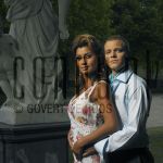 21-05-2005 Zwikker/Foppele Sander Foppele and Valerie Zwikker at Beekestijn Estate, Velsen. By order of Pulse Magazine, May 21, 2005.

[keywords]Posed, Half Length[/keywords]